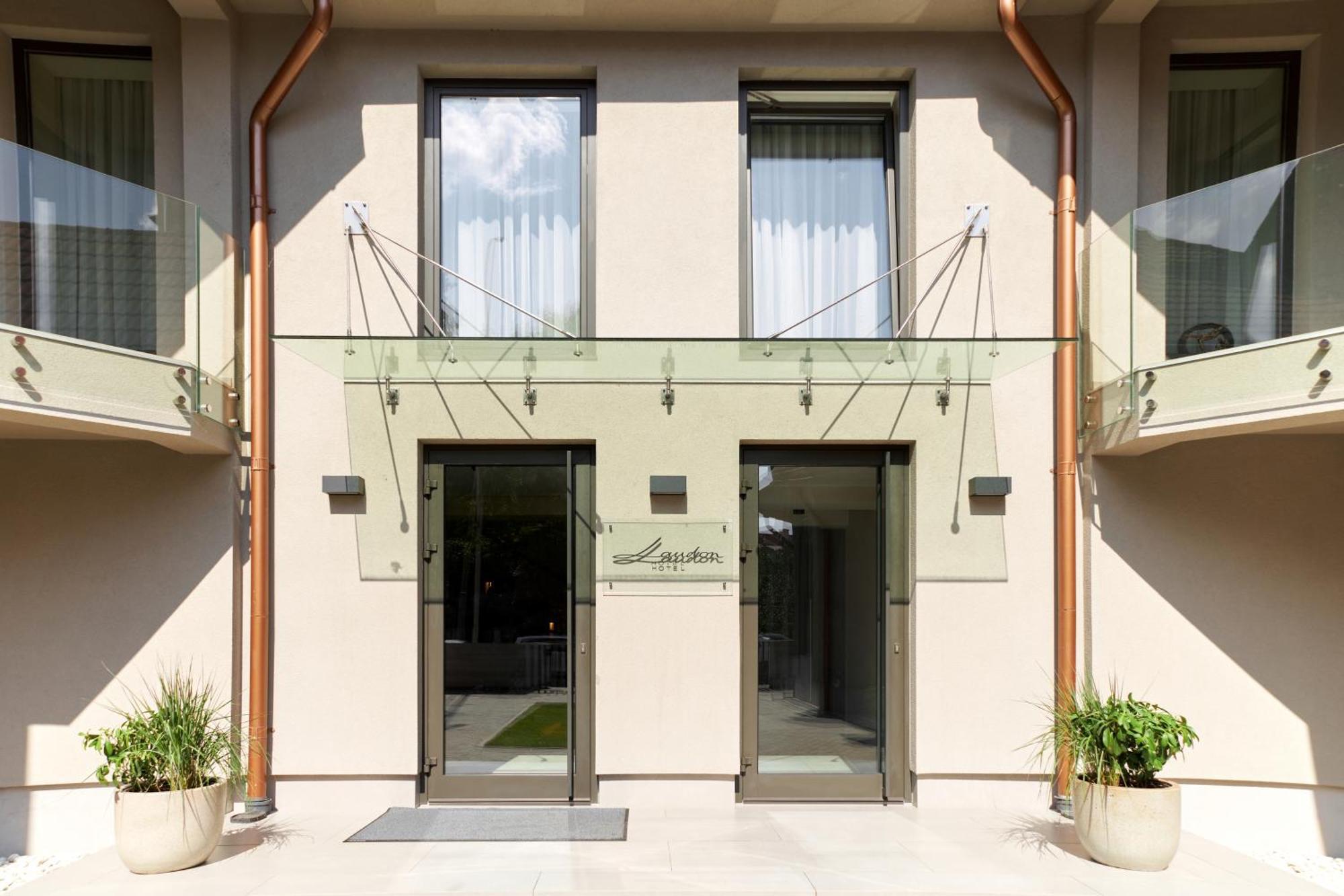 Hotel Laudon Uzjhorod Eksteriør billede